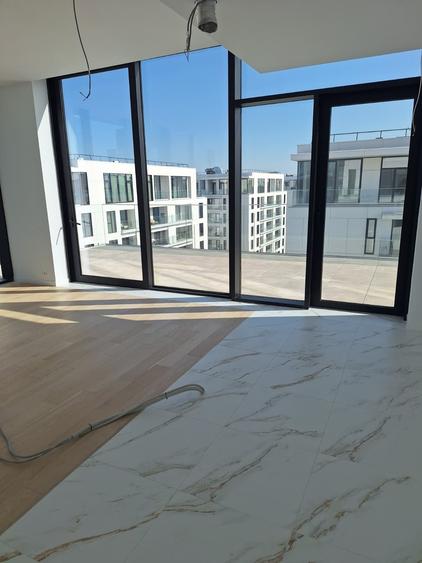Penthouse cu 4 camere semidecomandat în 13 Septembrie
