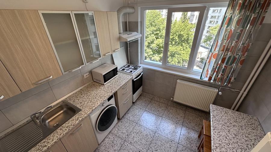 Apartament cu 3 camere decomandat în Dristor