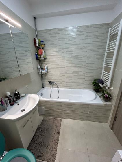 Apartament cu 2 camere decomandat în Roșu