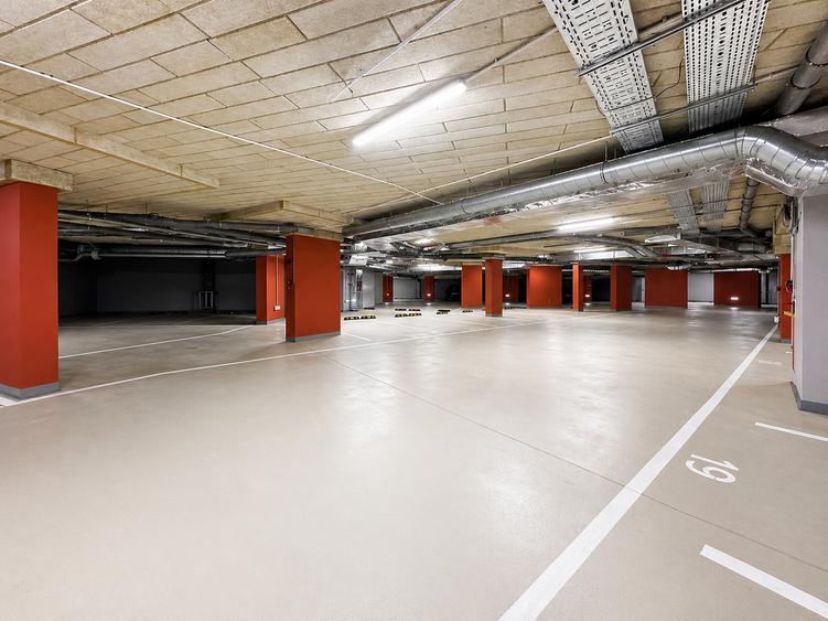 Apartament cu 4 camere decomandat, mobilat în Băneasa