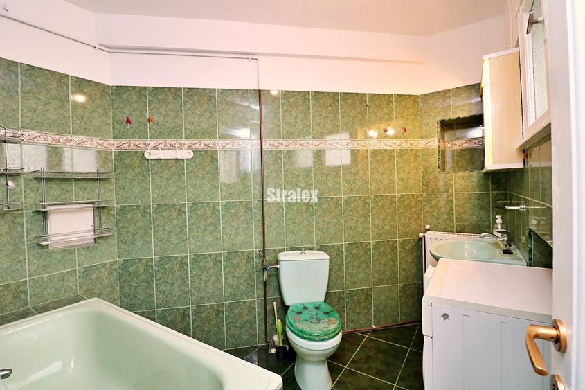 Apartament cu 3 camere circular în P-ța Unirii