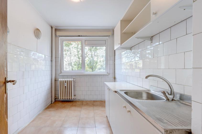 Apartament cu 3 camere semidecomandat în Titan