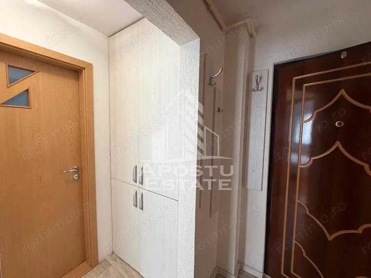 Apartament cu 3 camere decomandat în Lipovei