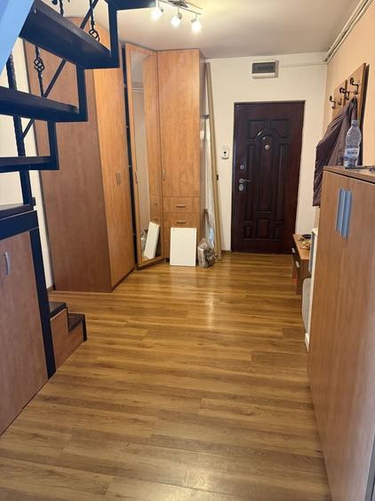 Apartament cu 3 camere decomandat în Roșu