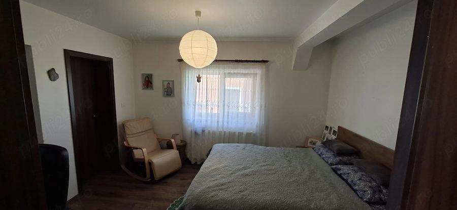 Casă cu 5 camere cu Canalizare în Dumbrăvița