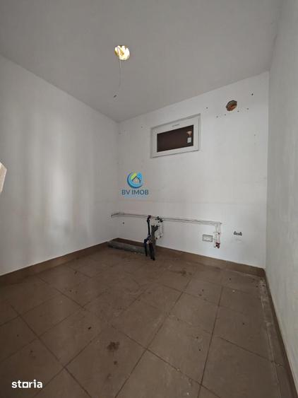 Spațiu comercial, de 540 mp, în Est
