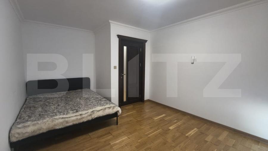 Casă individuală cu 4 camere cu Canalizare în Podul de Fier