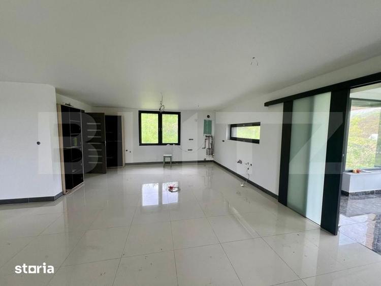 Casă cu 3 camere cu Teren 2600 Mp în Livezile