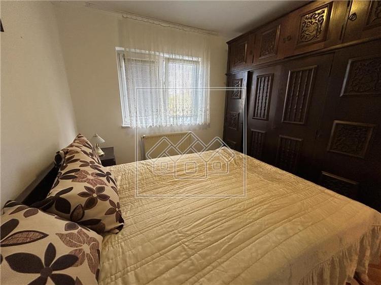 Apartament cu 3 camere decomandat în Sub Arini