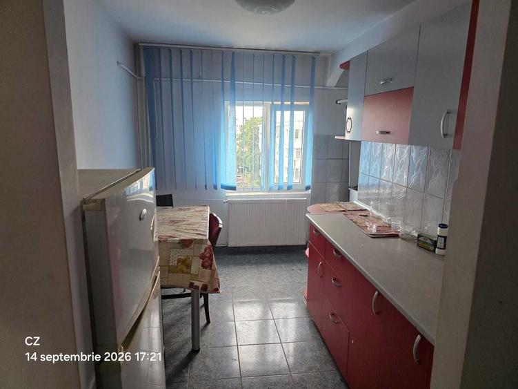 Apartament cu 3 camere decomandat în Paltiniș