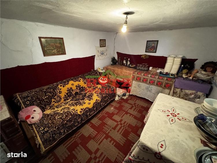 Casă cu 4 camere în Osica de Sus