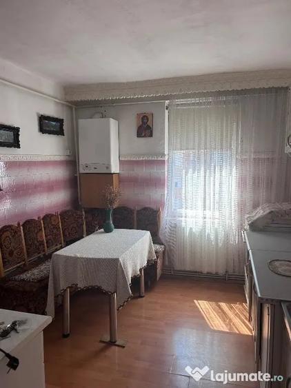 Apartament cu 2 camere decomandat în Ampoi 1