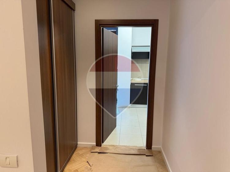 Apartament cu 3 camere semidecomandat în Primăverii