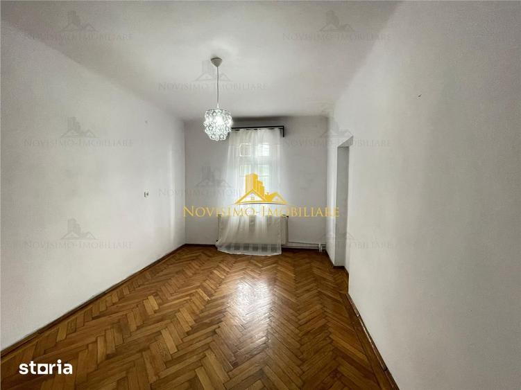 Casă cu 5 camere cu Teren 200 Mp în Central