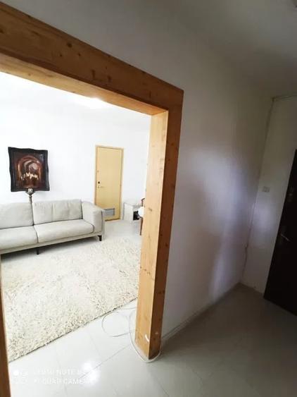 Apartament cu 2 camere semidecomandat, mobilat în 1 Mai