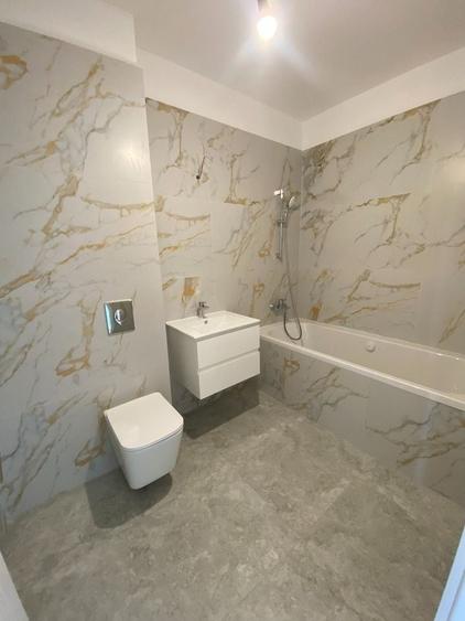 Apartament cu 3 camere decomandat în Exterior Est