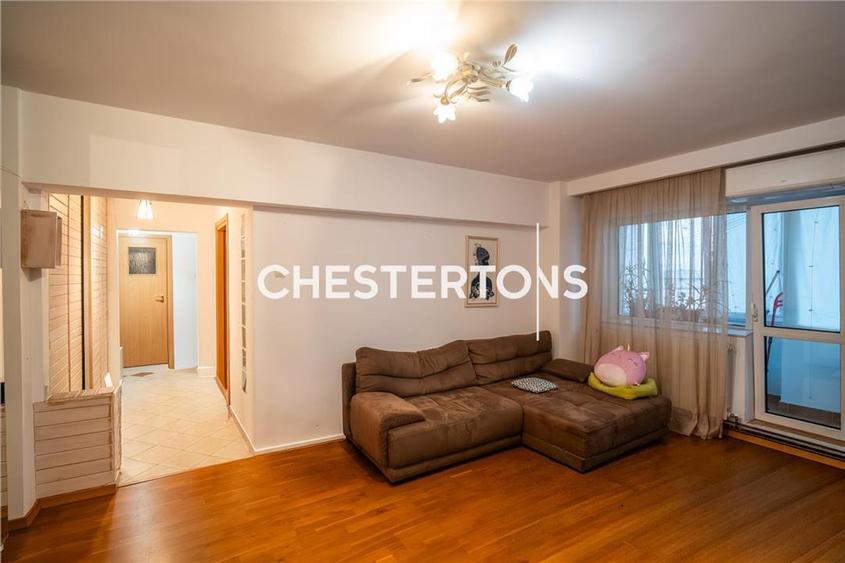 Apartament cu 3 camere semidecomandat, mobilat în 13 Septembrie