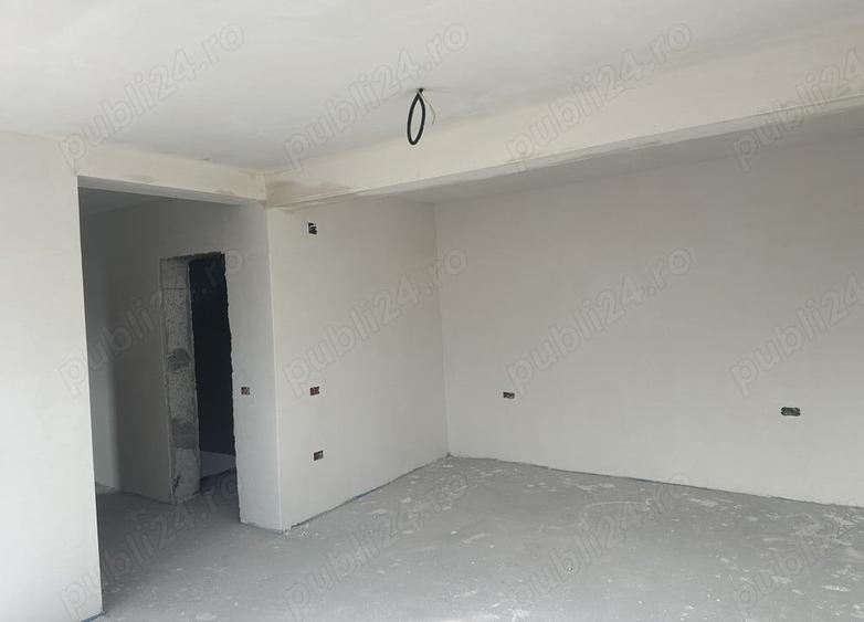 Casă cu 5 camere cu Teren 404 Mp în Km 5