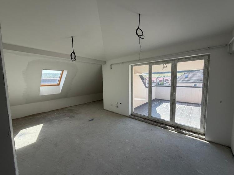 Apartament cu 3 camere decomandat în Florești — fotografia 3