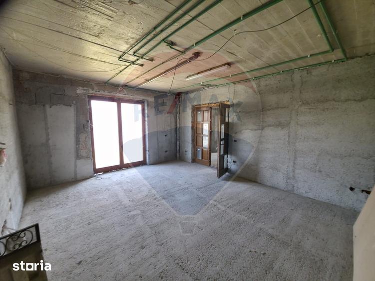Casă cu 6 camere cu Teren 1680 Mp în Alexandru cel Bun