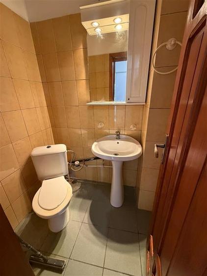 Apartament cu 3 camere decomandat, mobilat în Central