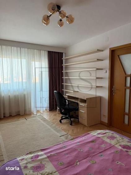 Apartament cu 2 camere semidecomandat, mobilat în Tei