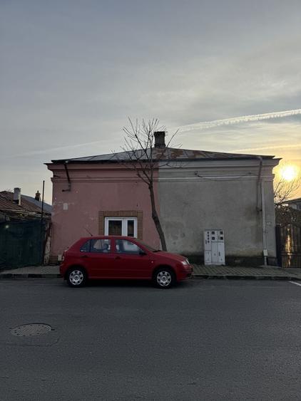 Casă cu 4 camere în Central