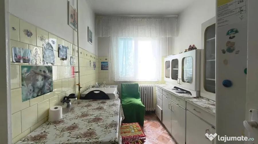 Apartament cu 2 camere decomandat în Zamfirescu
