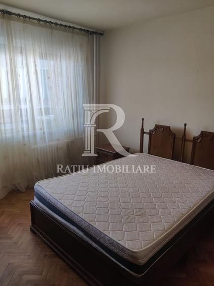 Apartament cu 3 camere decomandat, mobilat în Cetății