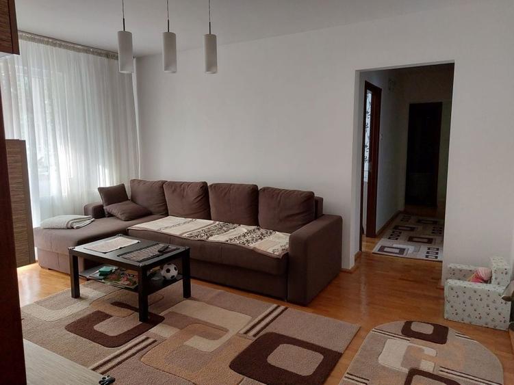 Apartament cu 3 camere în Astra