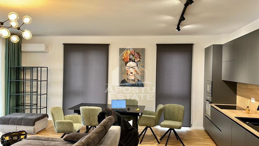 Apartament cu 4 camere semidecomandat, mobilat în Ultracentral