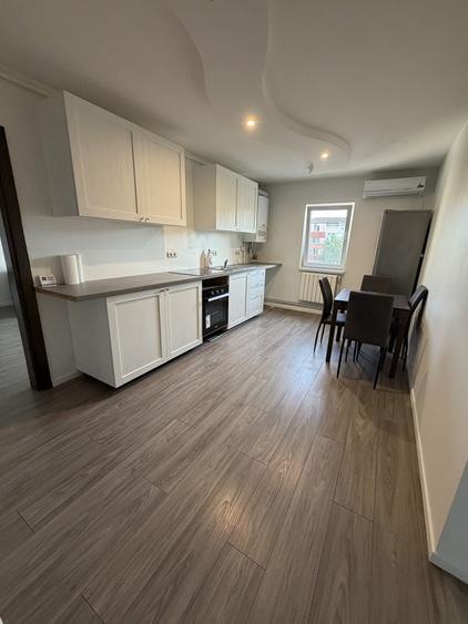 Apartament cu 2 camere decomandat în Republicii