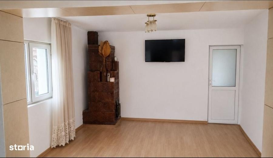 Casă cu 3 camere în Corbi