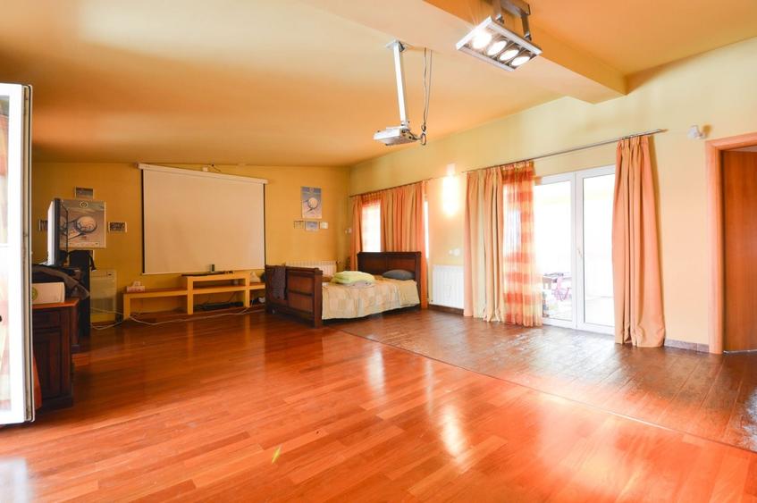 Casă individuală cu 6 camere cu Canalizare în Herăstrău