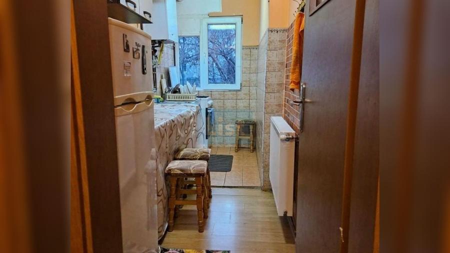 Garsonieră decomandată în Gorjului