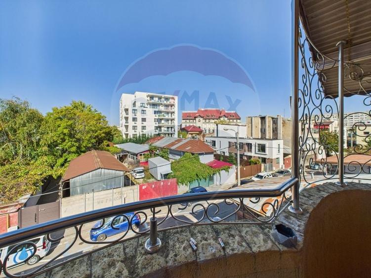 Casă individuală cu 8 camere cu Piscina în Matei Voievod