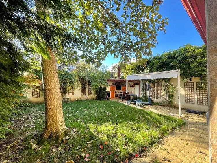 Casă cu 7 camere cu Teren 565 Mp în Dămăroaia