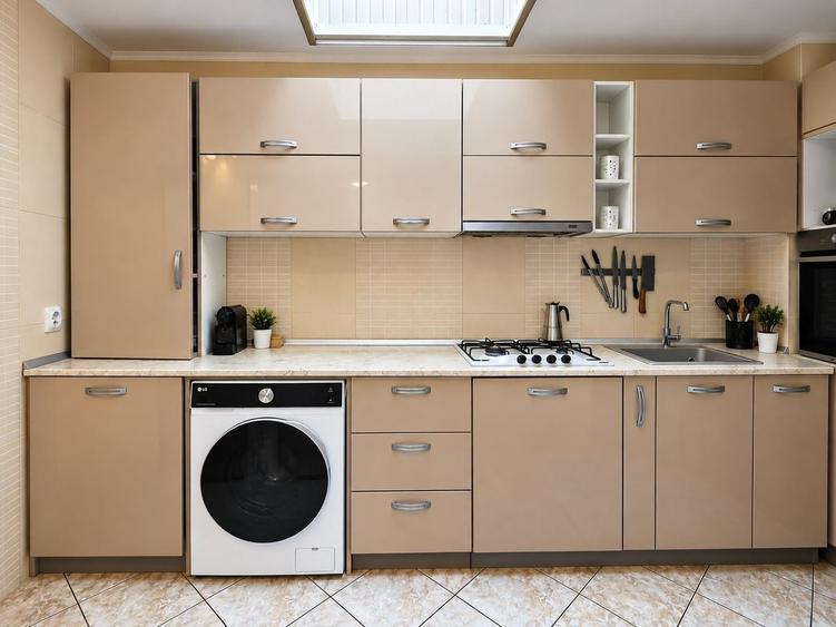 Apartament cu 4 camere decomandat, mobilat în Casa de Cultură
