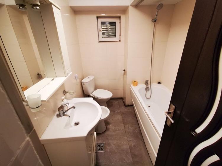Apartament cu 2 camere semidecomandat în Podu Roș