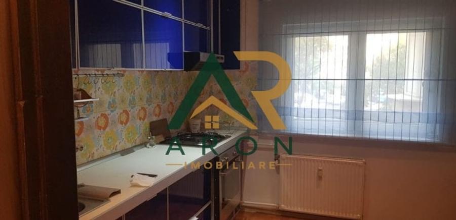 Apartament cu 3 camere decomandat, mobilat în Vitan