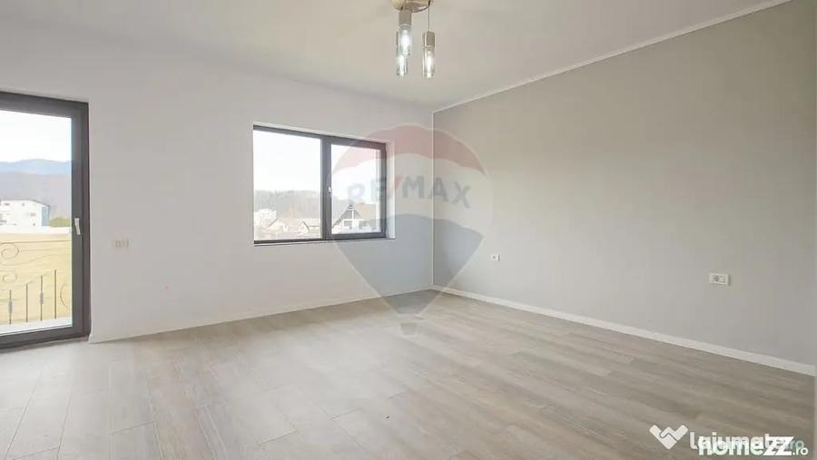 Casă cu 5 camere cu Teren 400 Mp în Bunloc