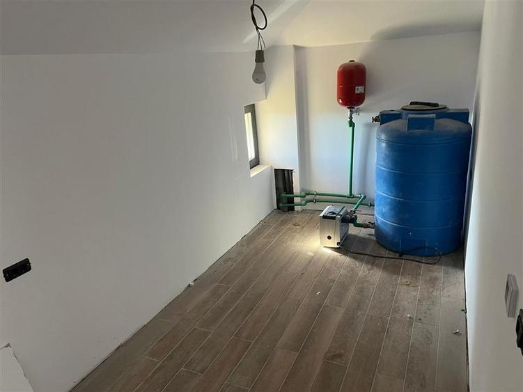 Casă cu 6 camere cu Teren 950 Mp în Central