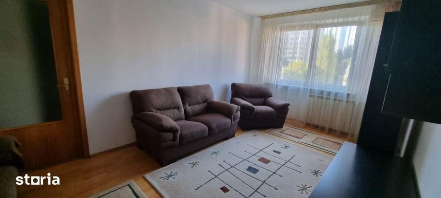 Apartament cu 3 camere semidecomandat în Pantelimon