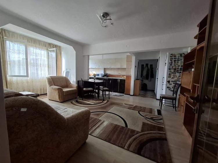 Apartament cu 3 camere semidecomandat în Ultracentral