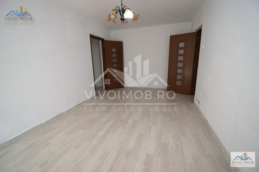 Apartament cu 3 camere semidecomandat în Titan