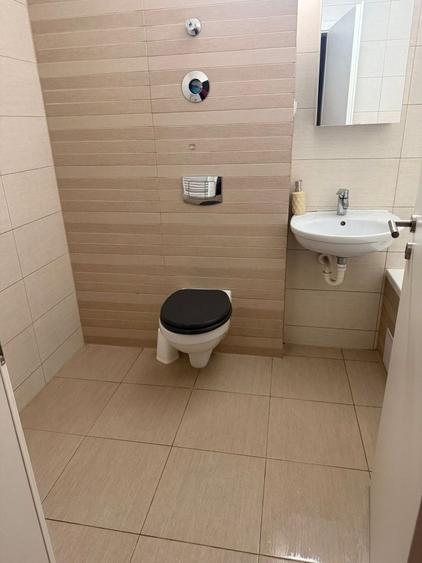 Apartament cu 3 camere decomandat în 13 Decembrie