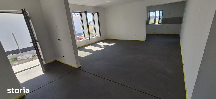 Casă cu 4 camere cu Teren 480 Mp în Burdea