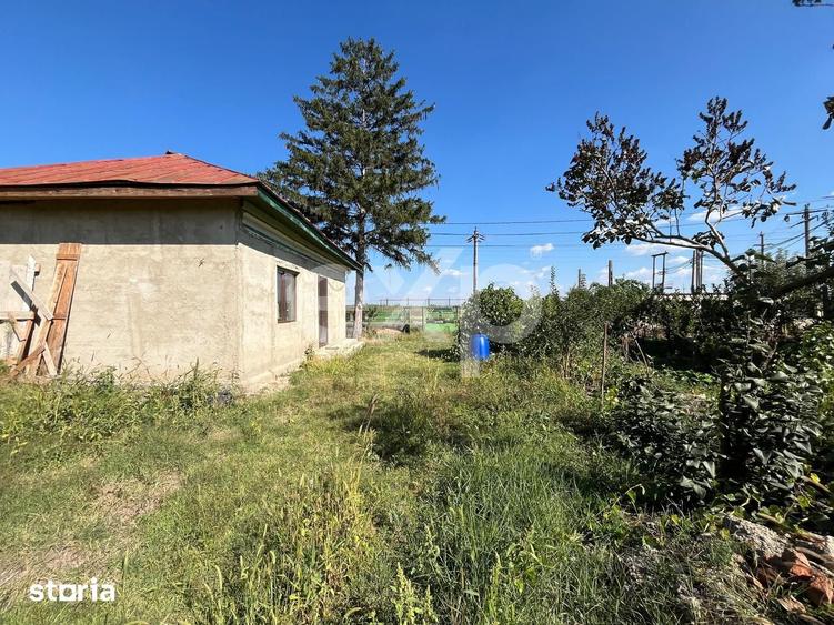 Casă cu 2 camere cu Teren 668 Mp în Petrești