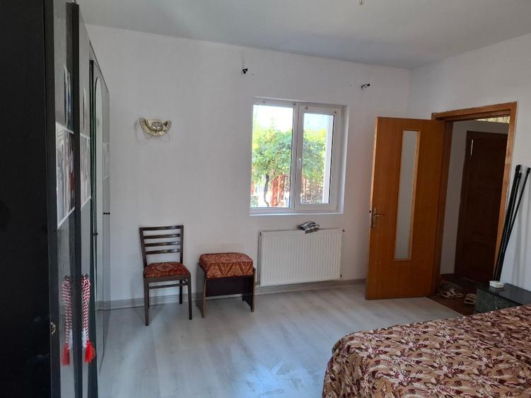 Casă individuală cu 3 camere cu Garaj în Central