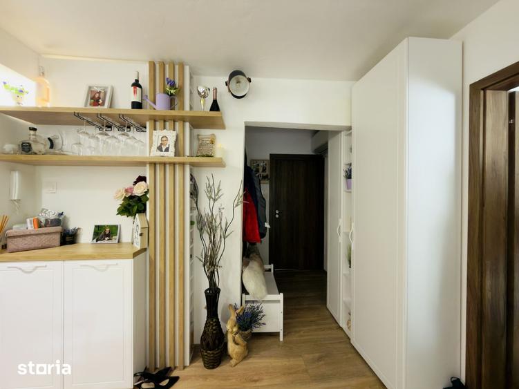 Apartament cu 3 camere decomandat în Est